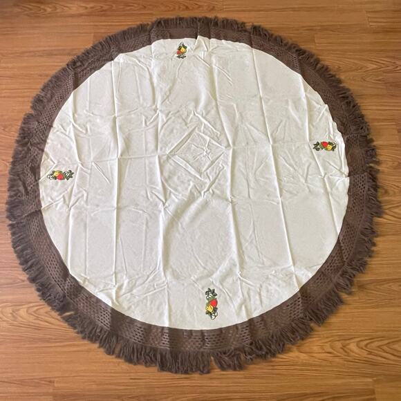 Adorable Vintage Round Tablecloth Embroidered Strawberries 72” Diameter - Picture 2 of 10